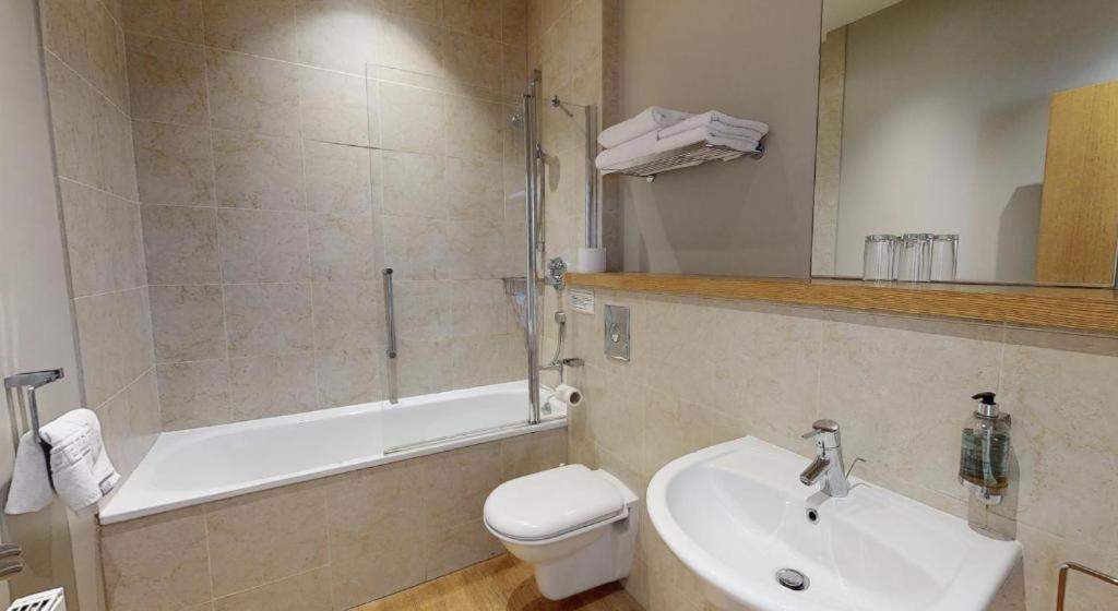 The Mitre Inn Knaresborough Ngoại thất bức ảnh