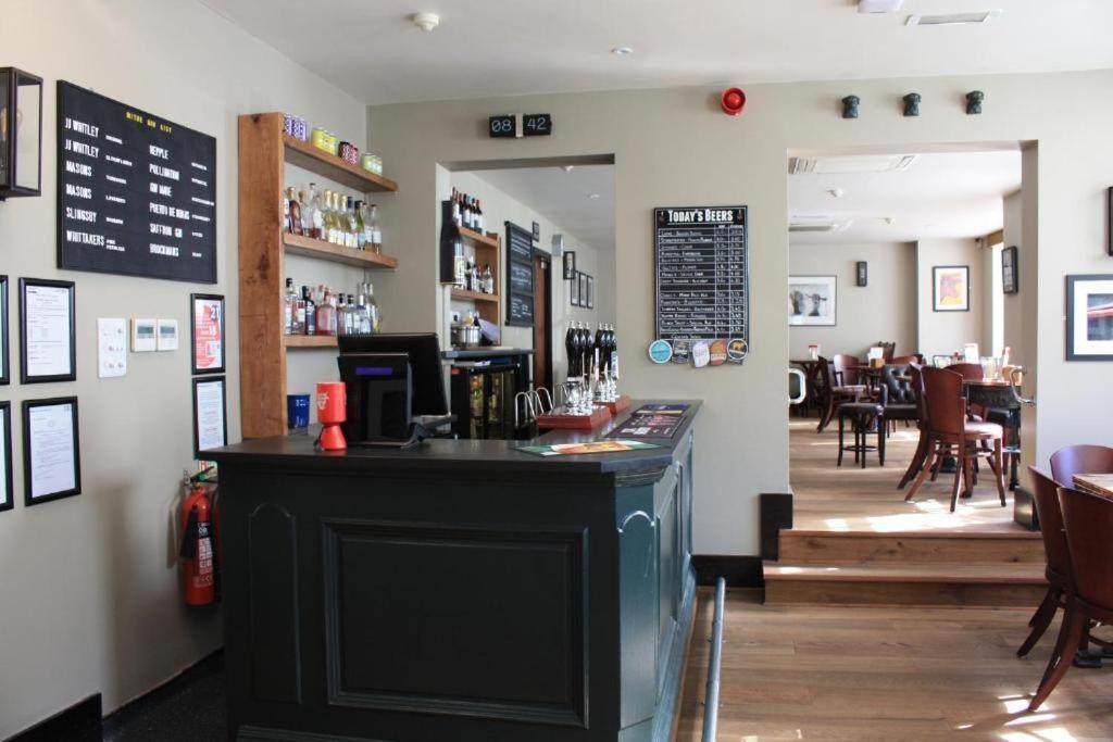 The Mitre Inn Knaresborough Ngoại thất bức ảnh