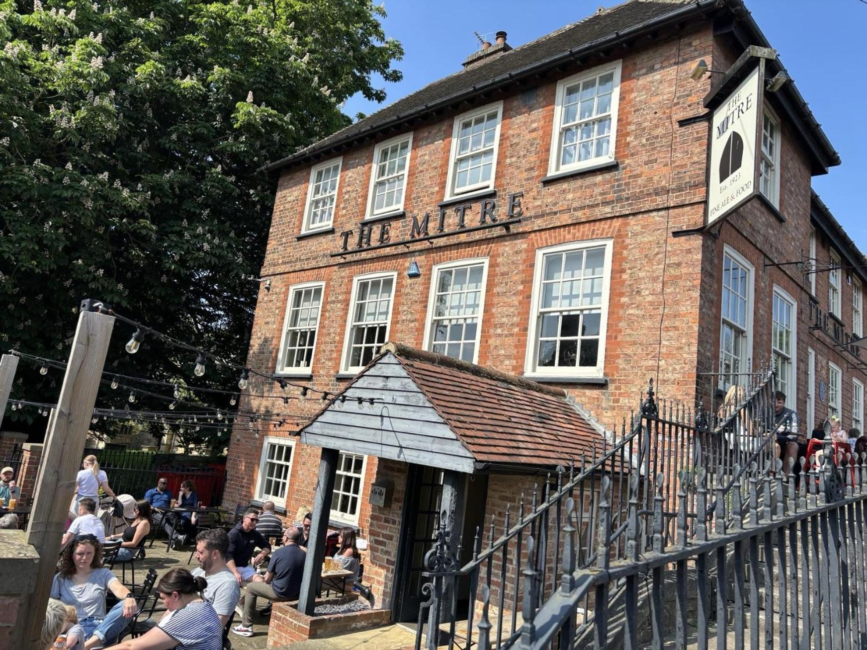 The Mitre Inn Knaresborough Ngoại thất bức ảnh
