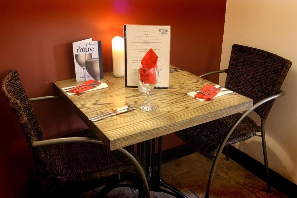 The Mitre Inn Knaresborough Ngoại thất bức ảnh