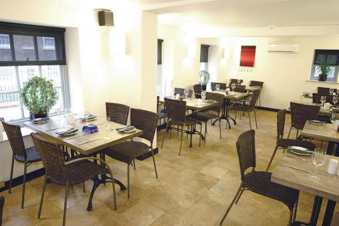 The Mitre Inn Knaresborough Ngoại thất bức ảnh