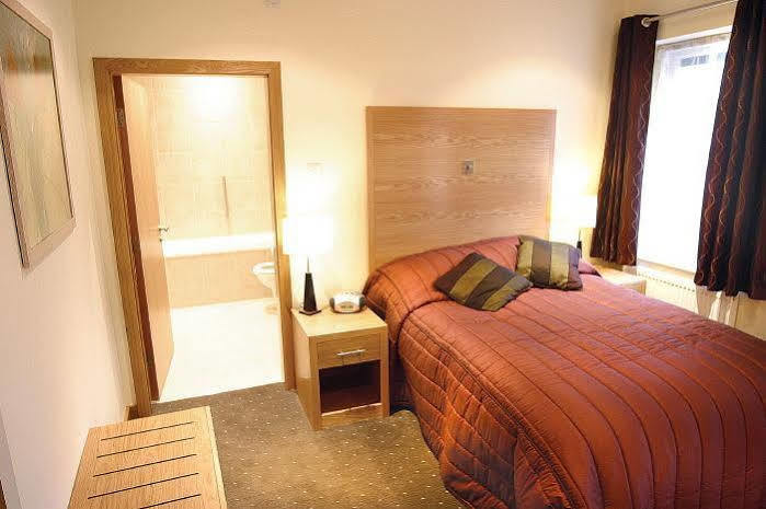 The Mitre Inn Knaresborough Ngoại thất bức ảnh
